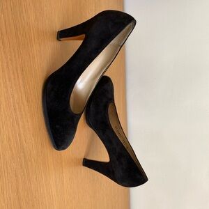 Salvatore Ferragamo black suede pumps Size 8 medium